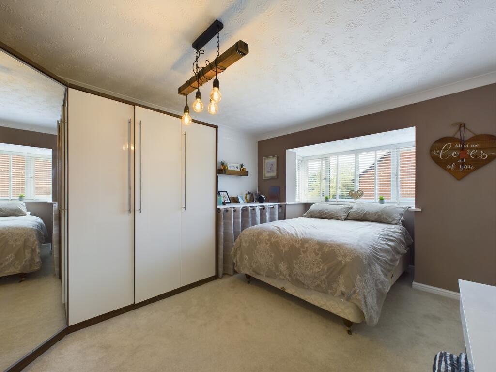 CAM04024G0-PR0009-STILL018