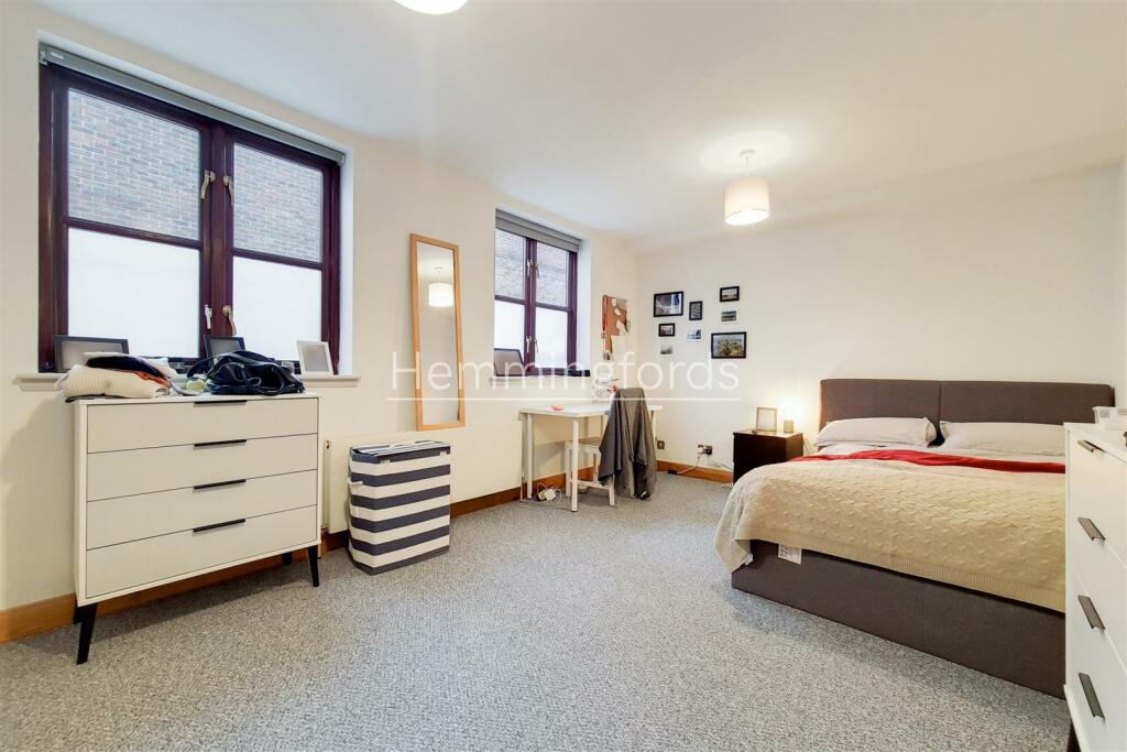 4_Main Bedroom-1.jpg