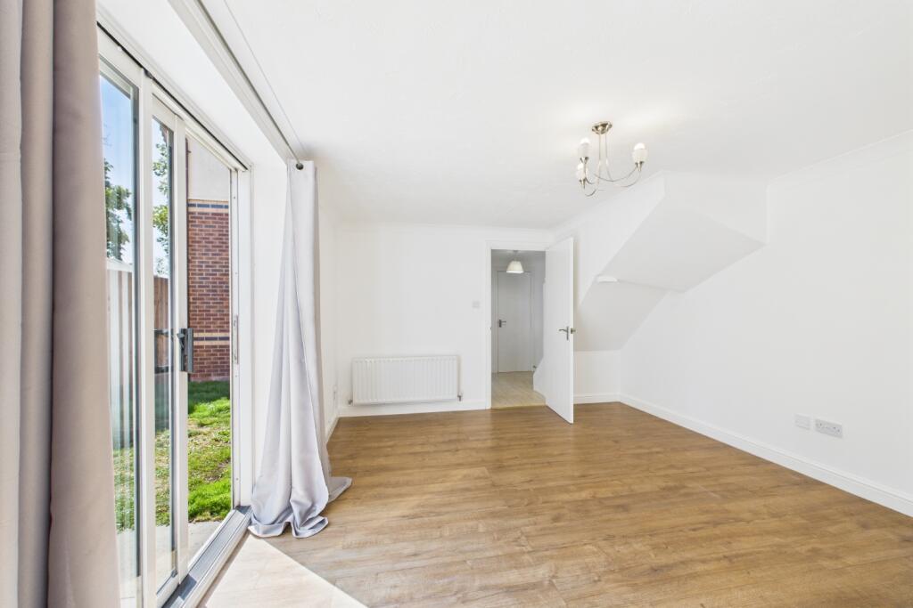 EweMove Spalding - Patriot Close - Lounge