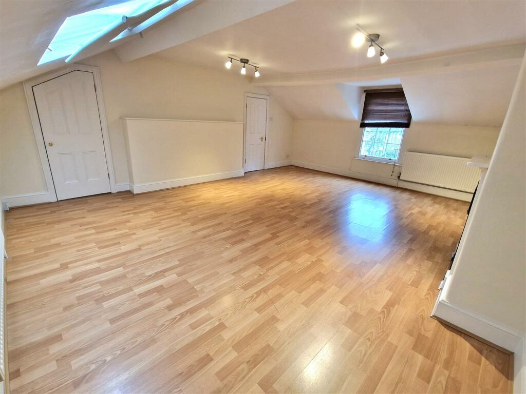 Top Level Bedroom3