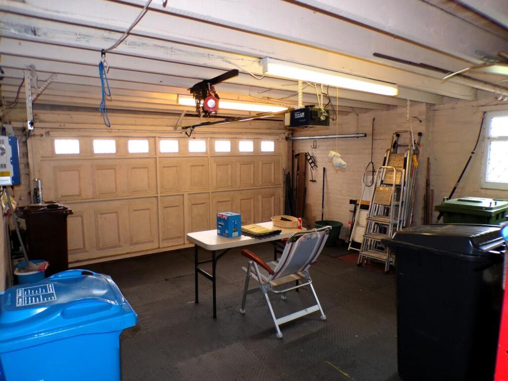 GreenLane109garage.JPG