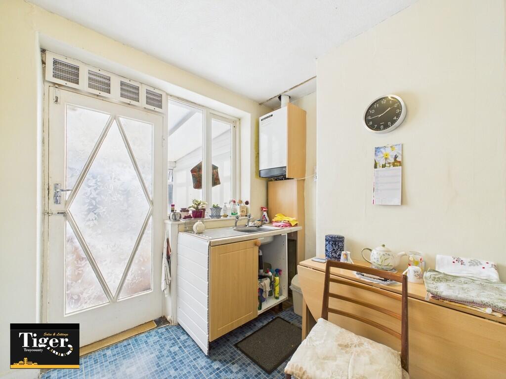 CAM02176G0-PR0492...