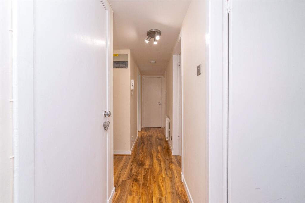 Hall Alt