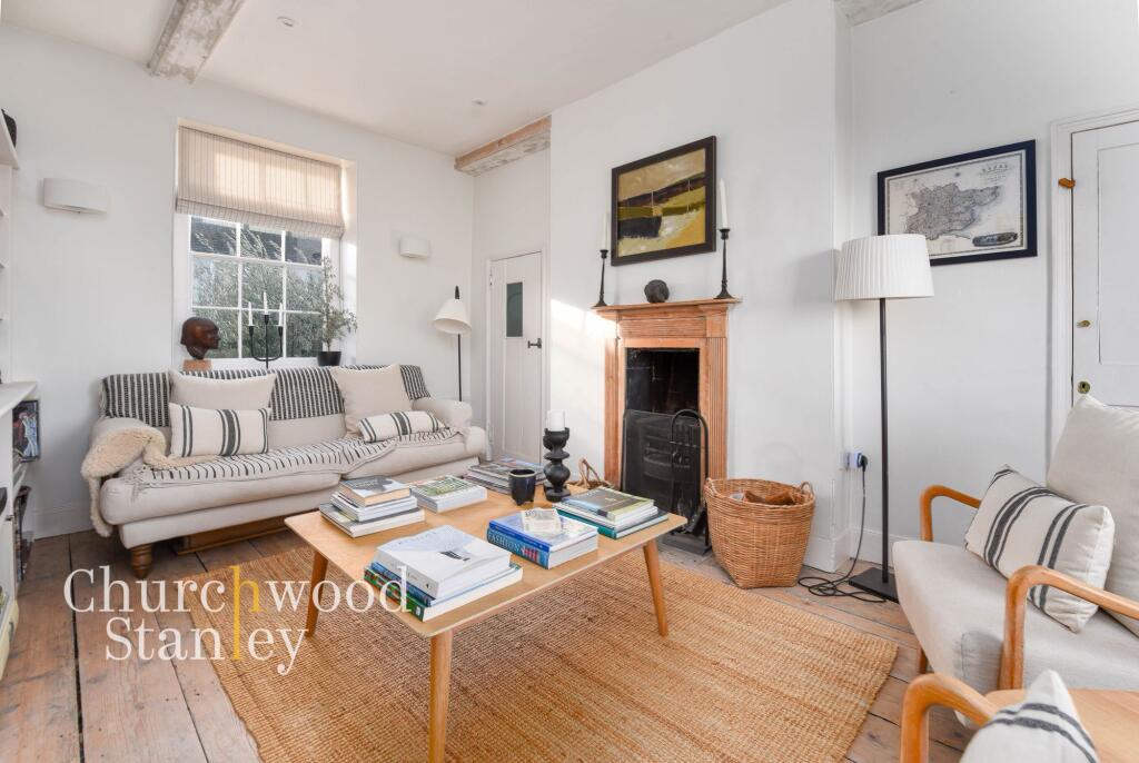 Living room (1st floor)