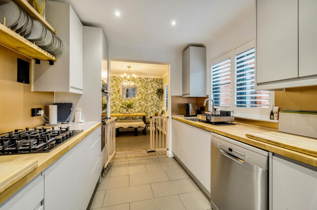 1375749-4-690c74f...