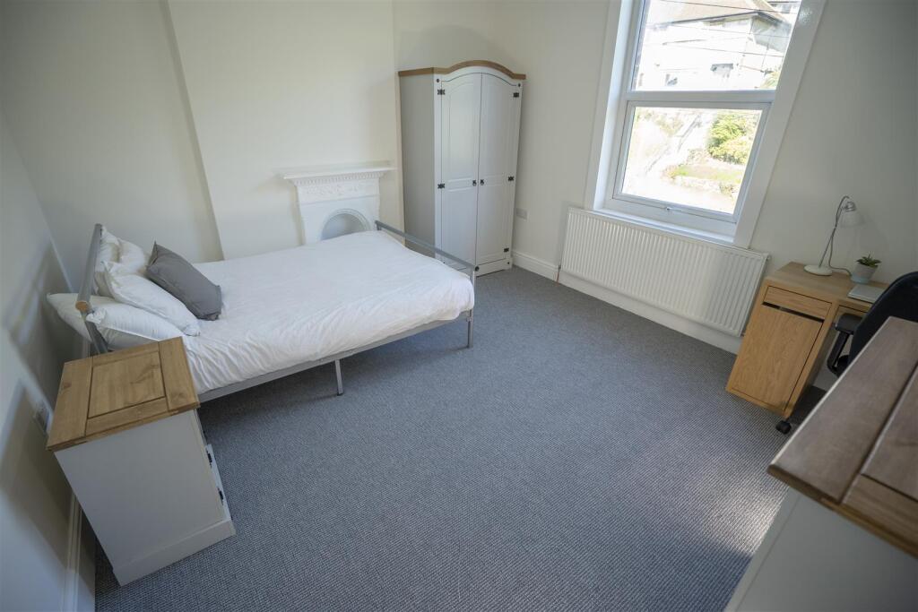 455crookemoor road bedroom2.jpg