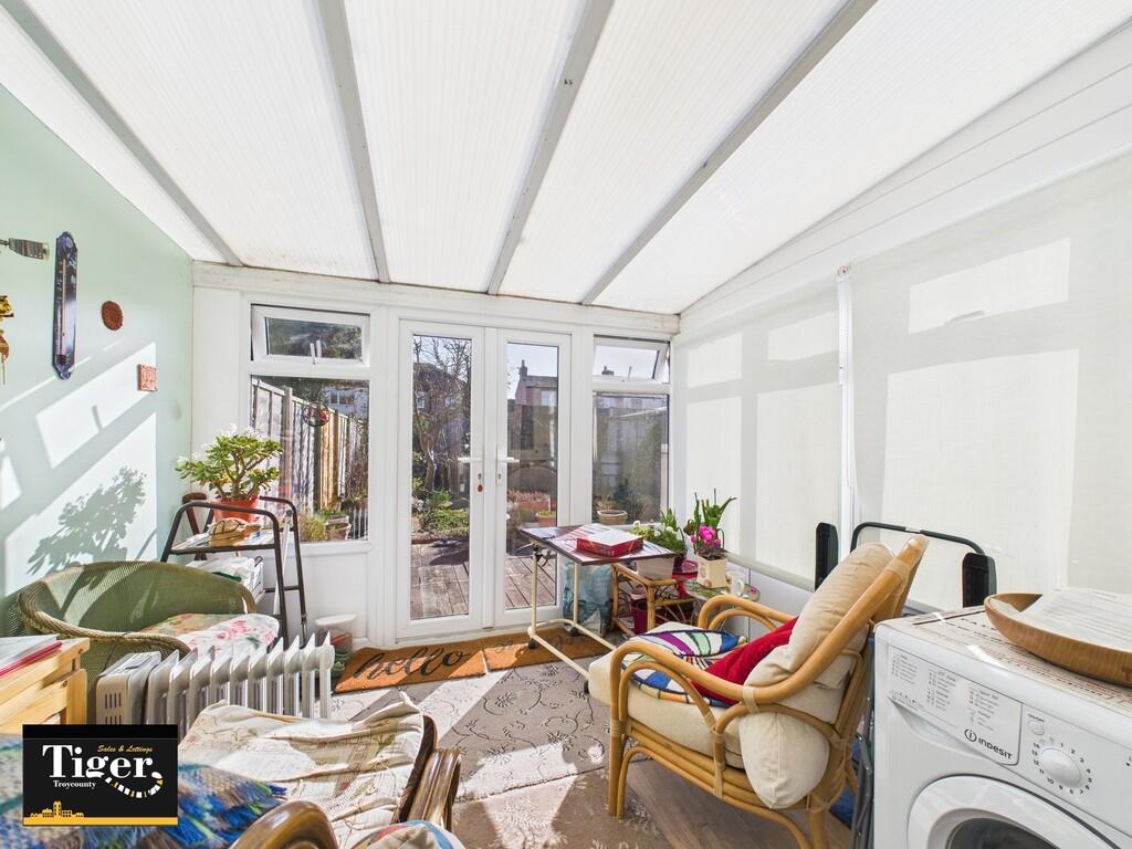 CAM02176G0-PR0492...