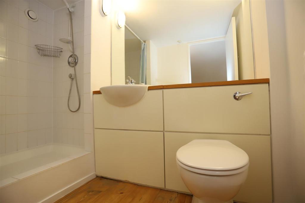 Ensuite.JPG