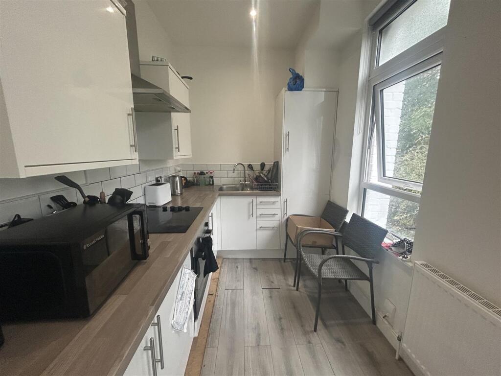 Kitchen area.jpg