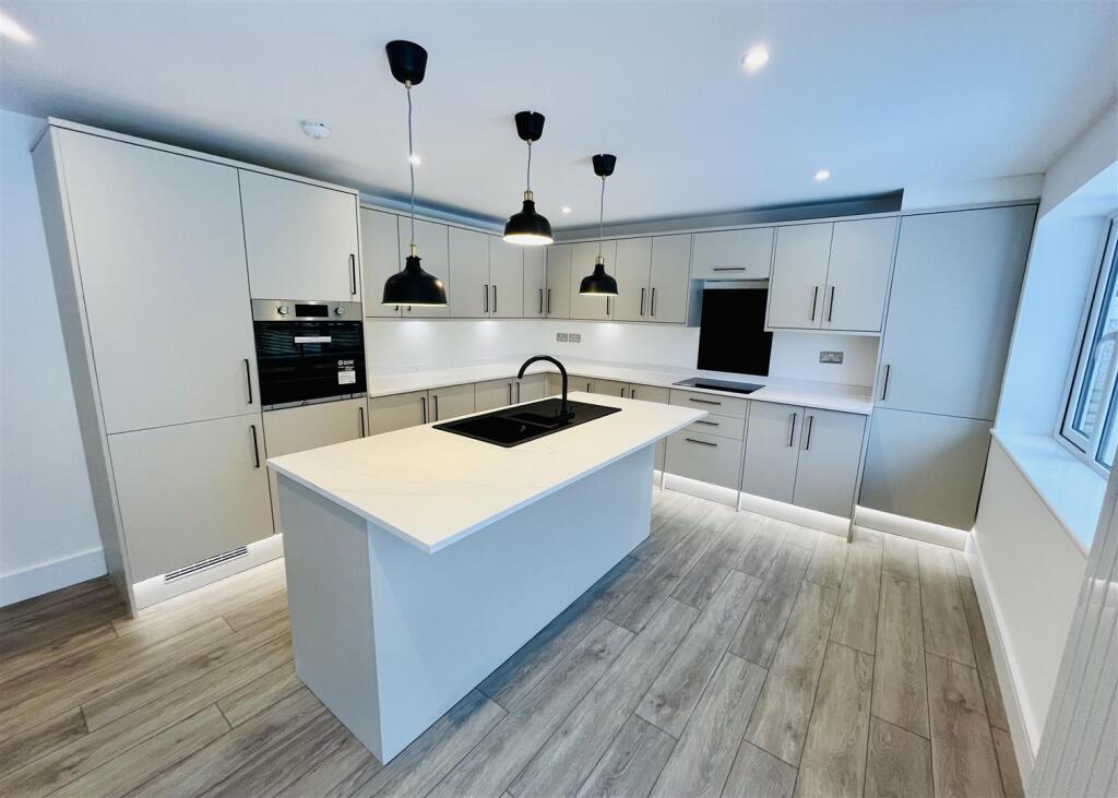 LIVING KITCHEN