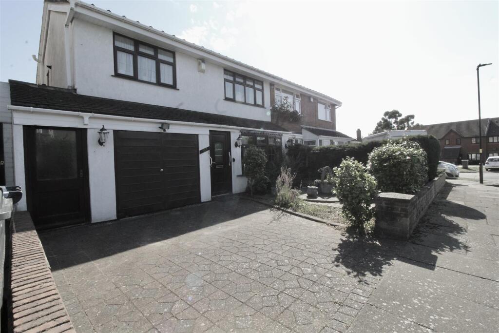 Front Garden/Driveway