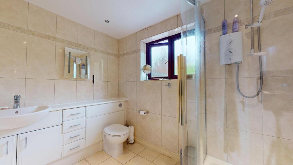 EN SUITE SHOWER ROOM