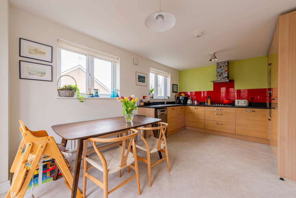 Kitchen / Dining Room (3)