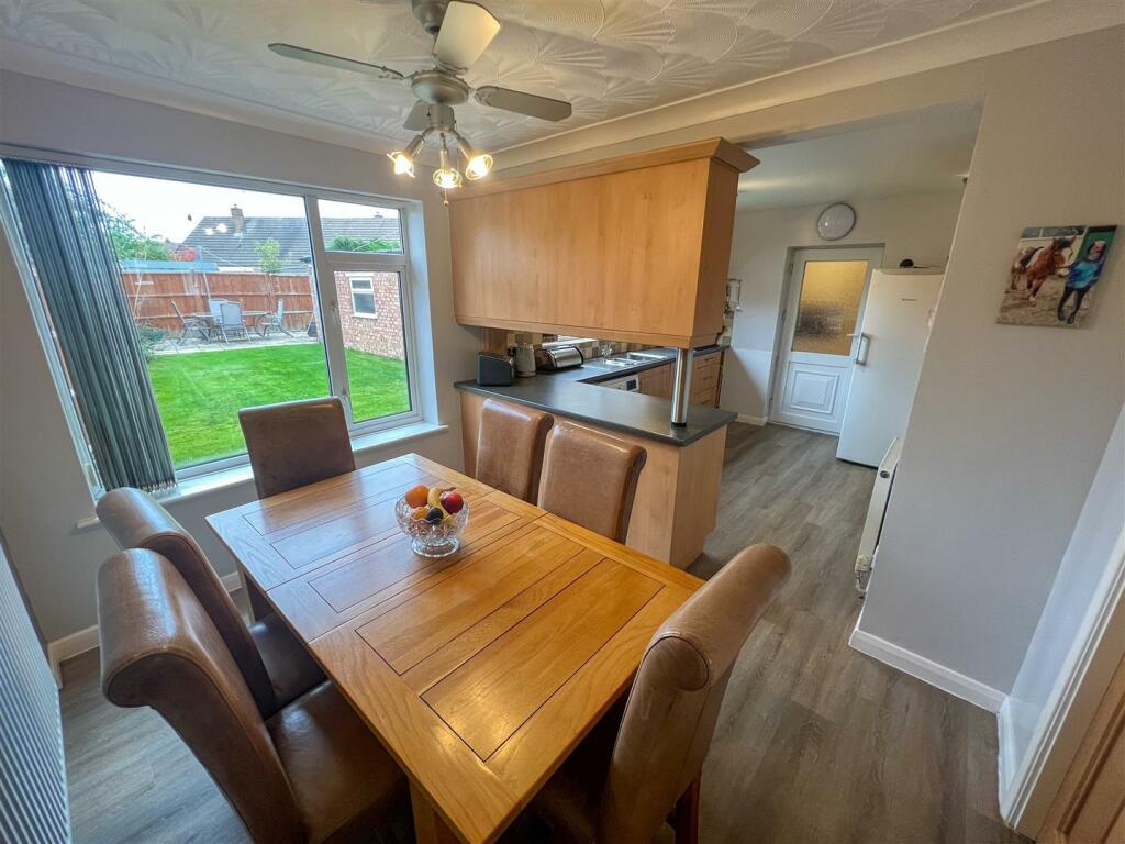 Dining KitchenA.JPG