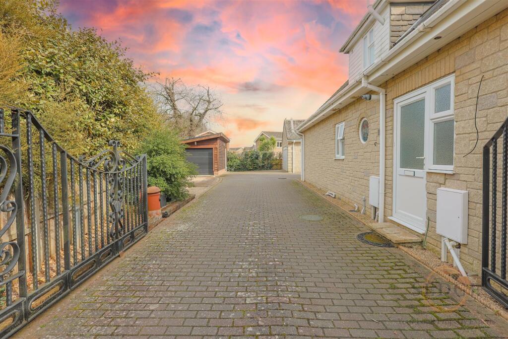 6 monkshouse-02.jpg