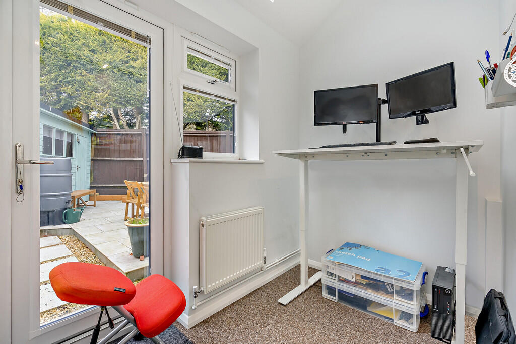 8640597-interior0...