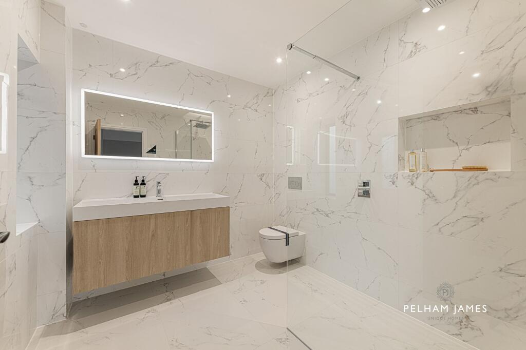 Principal En Suite, Redwing House, Great Easton