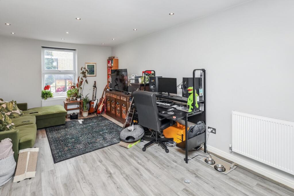 Flat 4, 68 Boston Road, Hanwell, London, W7 2ET