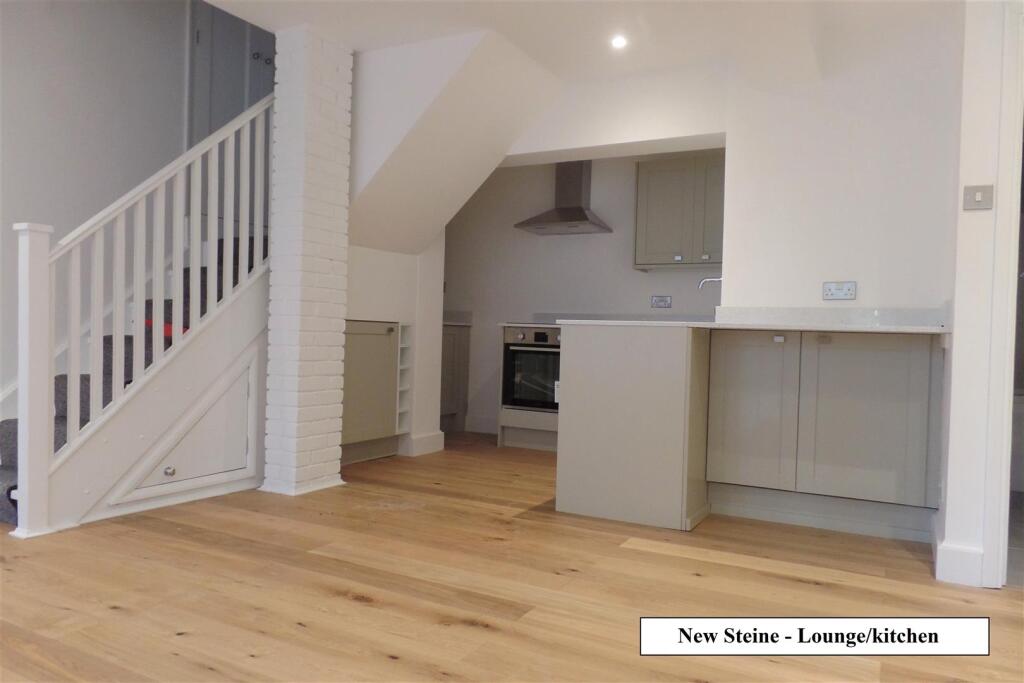 Lounge and kitchen.JPG