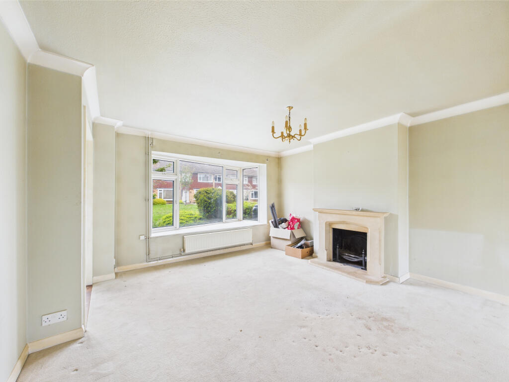 CAM01354G0-PR0502-STILL001