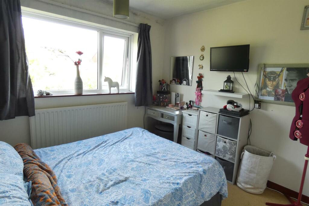 BEDROOM 2