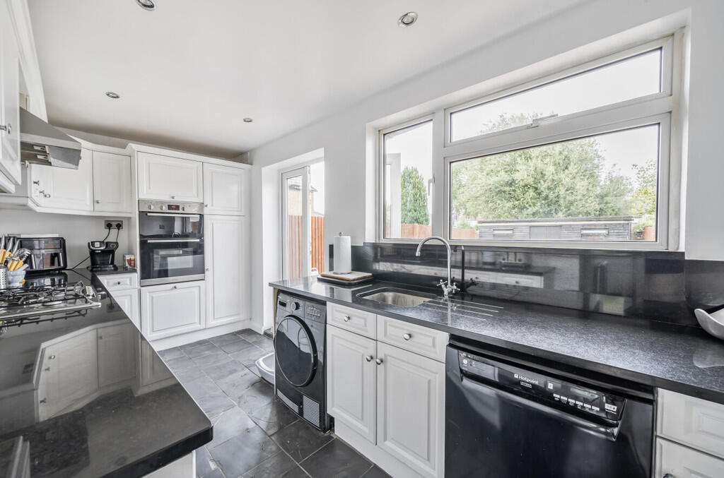 1329490-4-688ba2b...