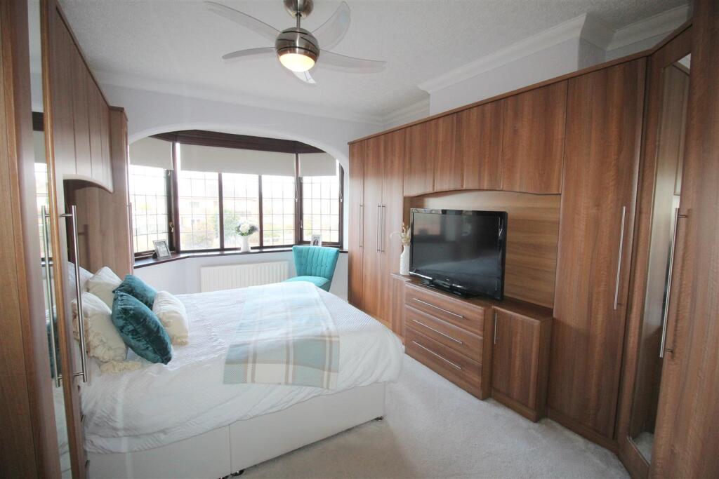 Mayfield Rd, 121, rear large bedroom.JPG