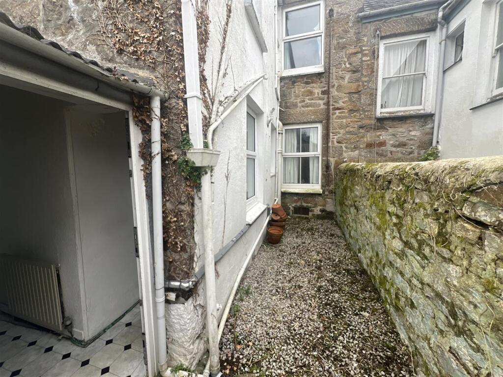 Courtyard &amp; Views