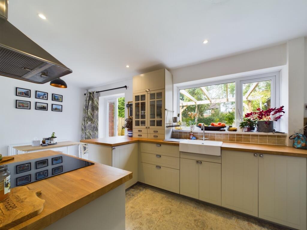 CAM02195G0-PR0040-STILL009