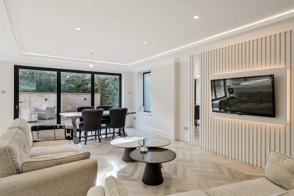 CUNLIFFE CLOSE, 1  (26).jpg