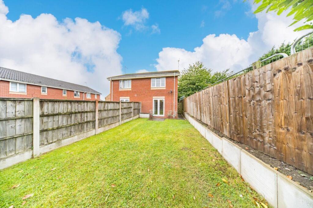 27 Molyneux Close garden 2.jpg