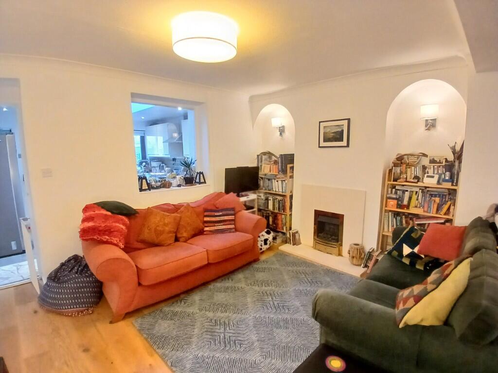 LOUNGE AREA