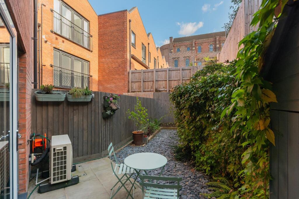 1B4RTN - External D.jpg