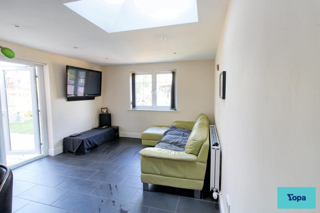 Kitchen/Dining area/2nd Reception