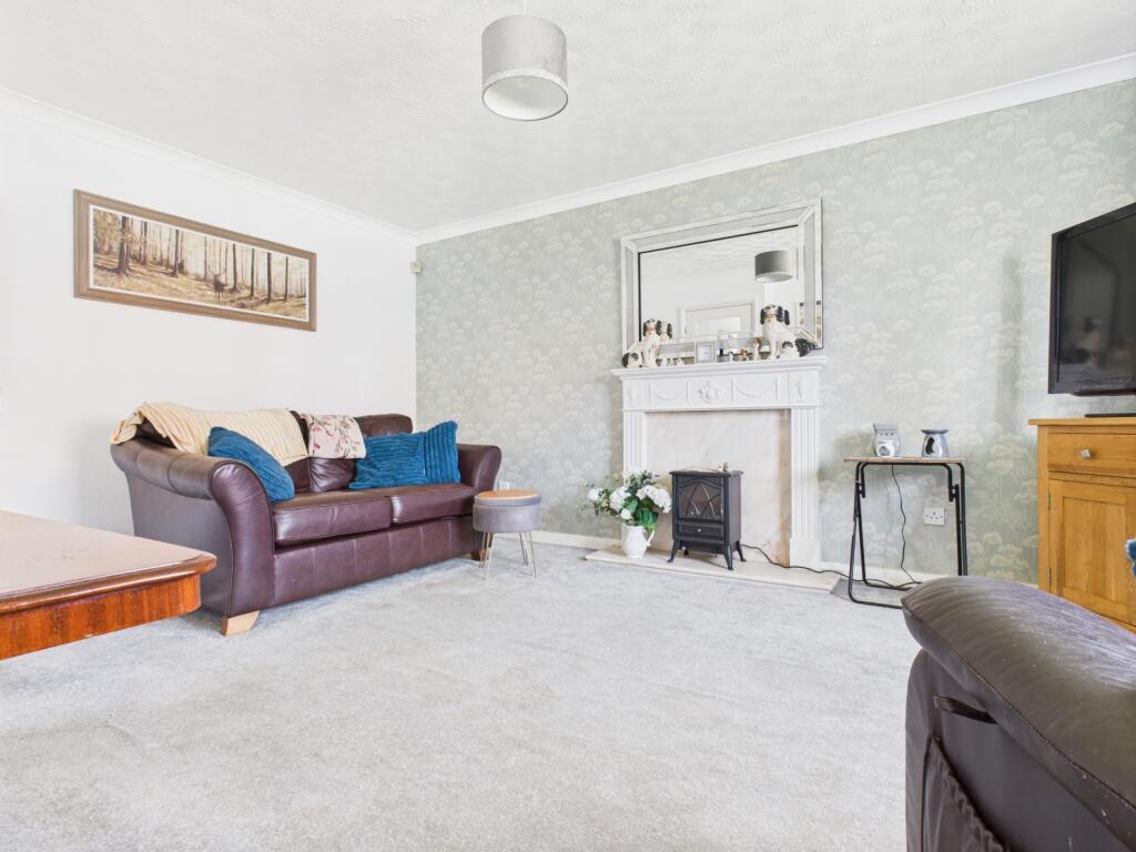 CAM03729G0-PR0119-STILL005