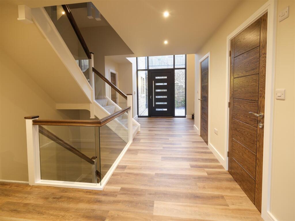 GROUND FLOOR HALLWAY