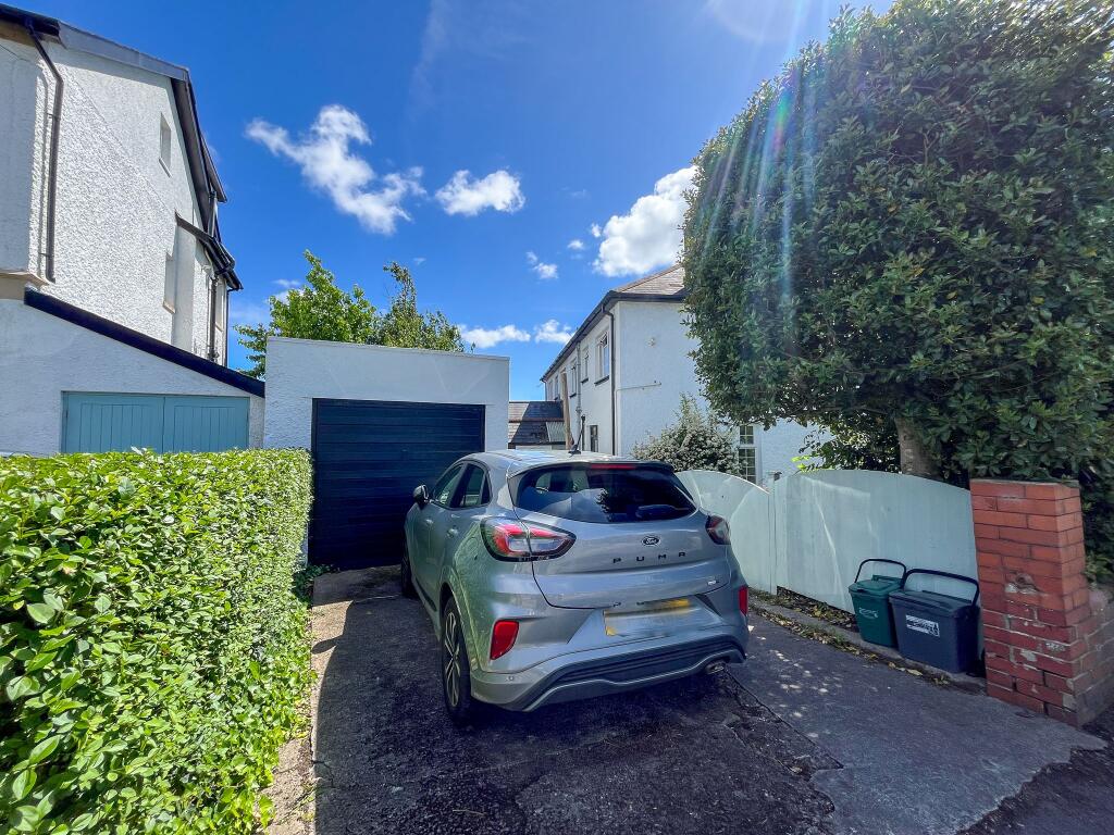 Detached garage