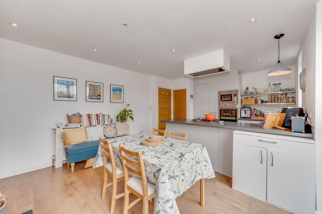OPEN PLAN KITCHEN/DINER AND LIVING ROOM