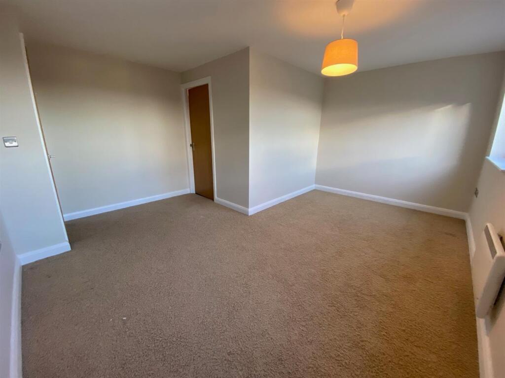 BEDROOM.jpg