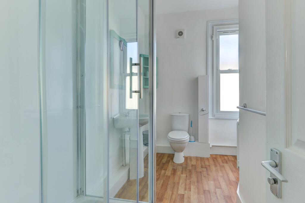 103 Whippingham Road Bathroom