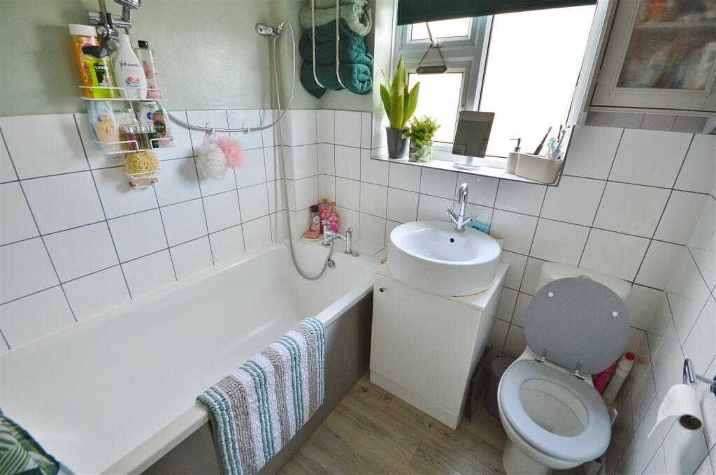BATHROOM SUITE