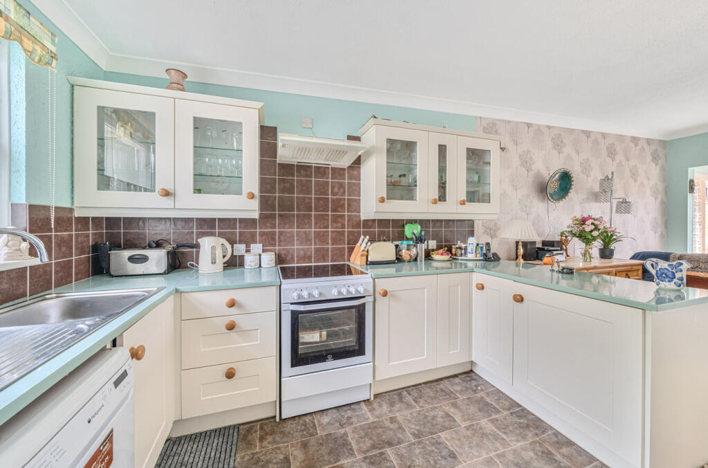 1306952-11-684bf9...