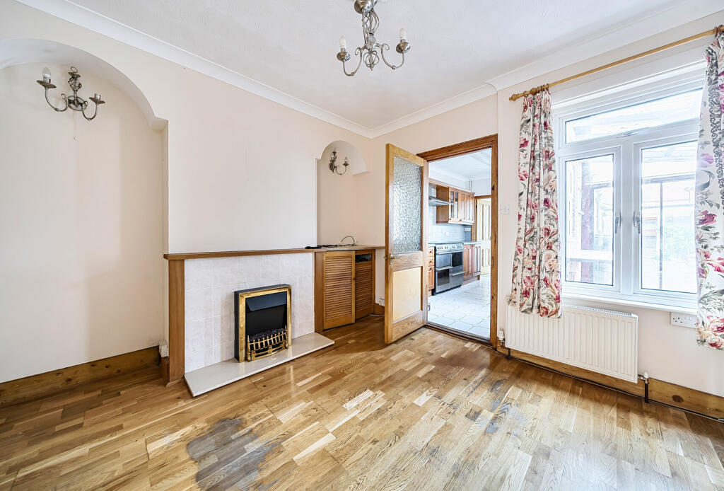 1349047-4-68ba20b...