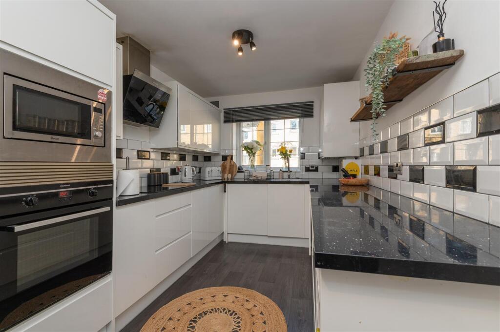 17 - 3 Rosevale View HX6 2DW.jpg