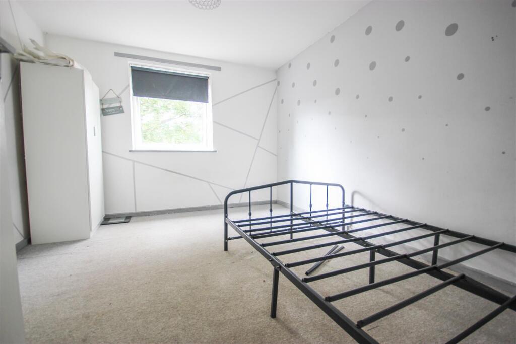 bed 2.JPG