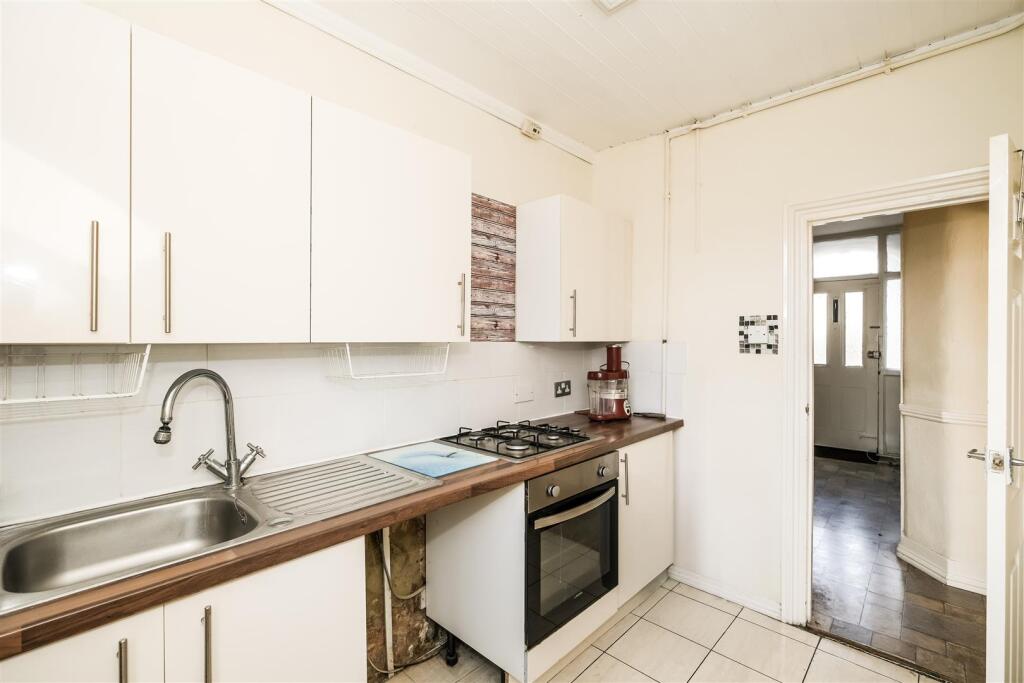kitchen 1.jpg