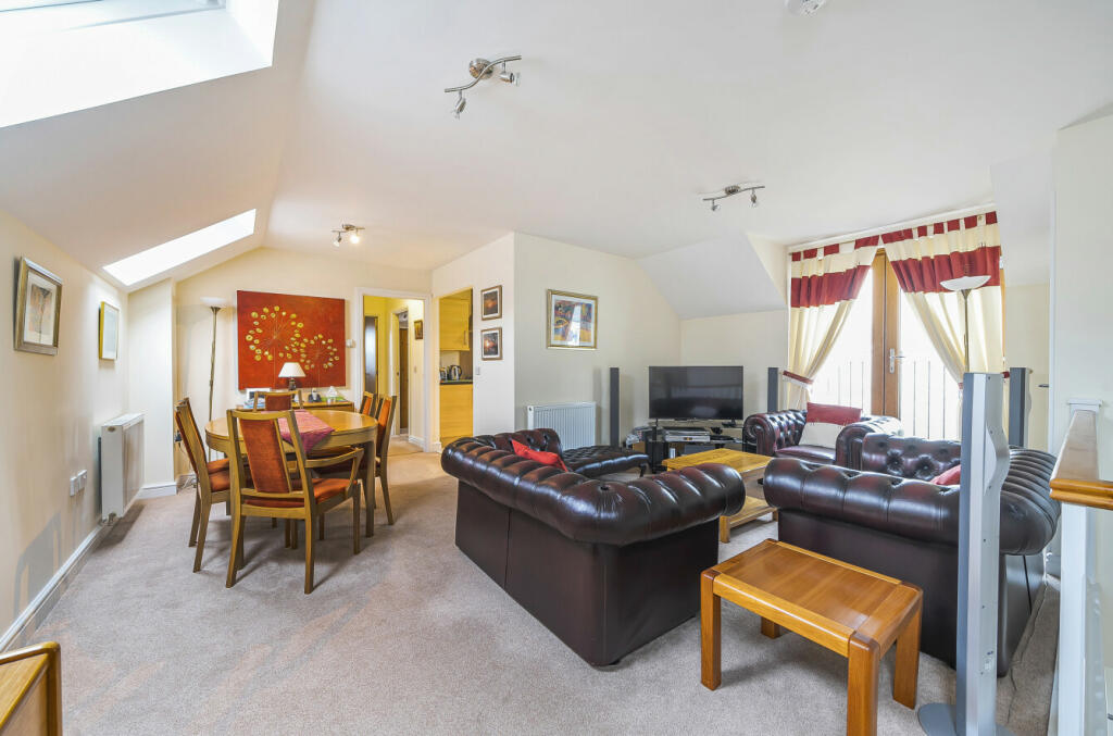 Lounge/Dining Room