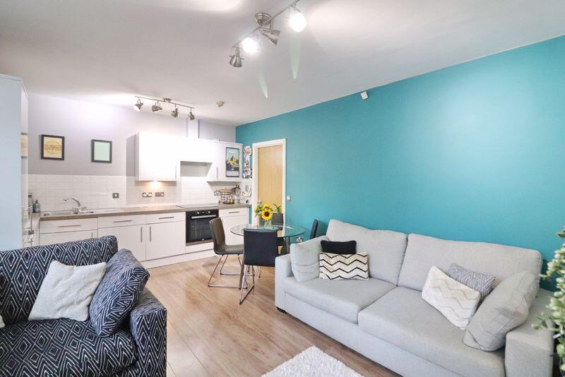 Open Plan Lounge &amp; Kitchen