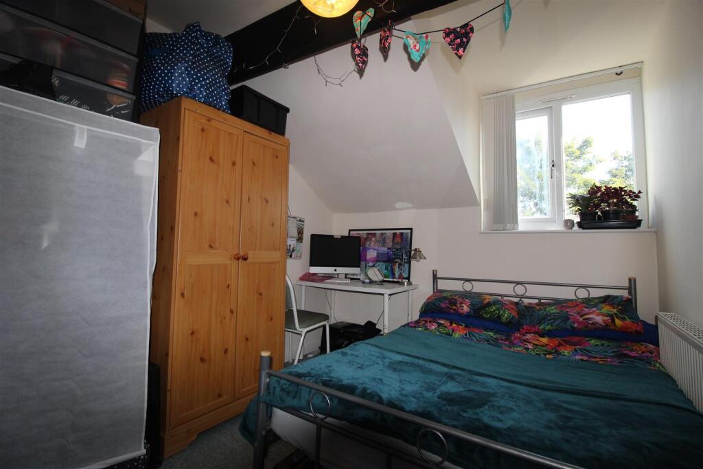 Bedroom 2.JPG