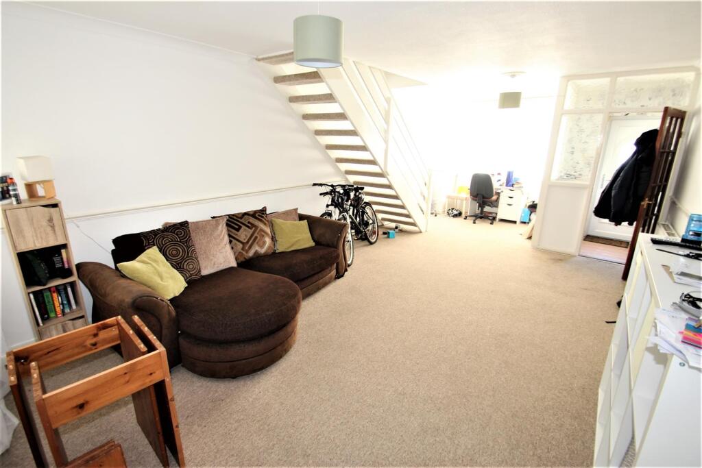Lounge/ Dining Area